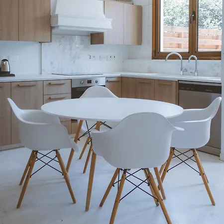 Garden House Villa *
